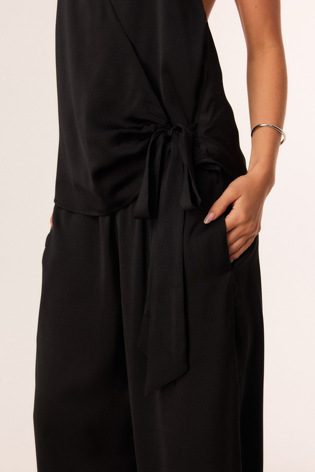 SNDYS ROSEWOOD HALTER TOP (Black)