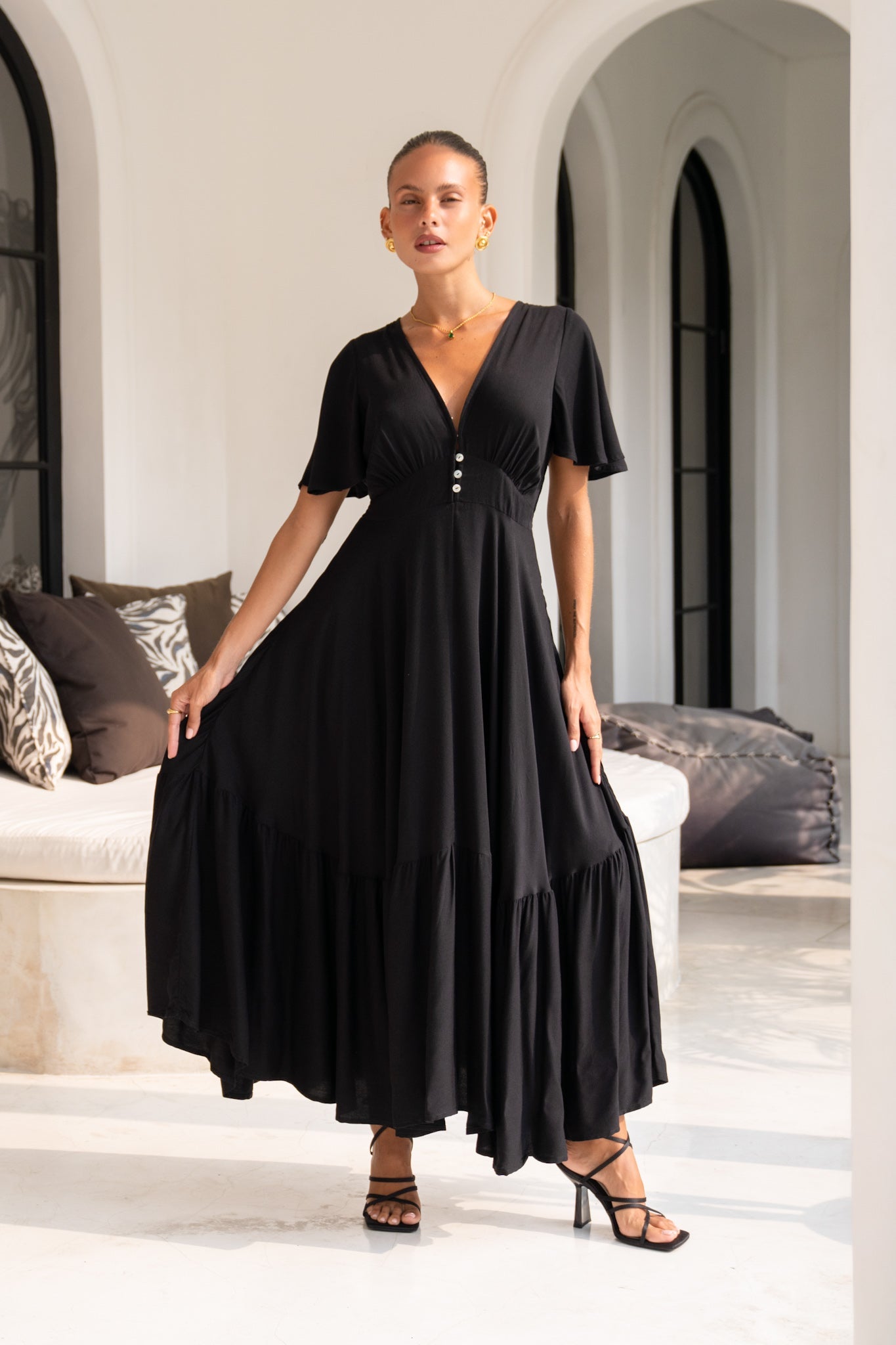 Heychic Lea V-Neck Midi Dress (Black)