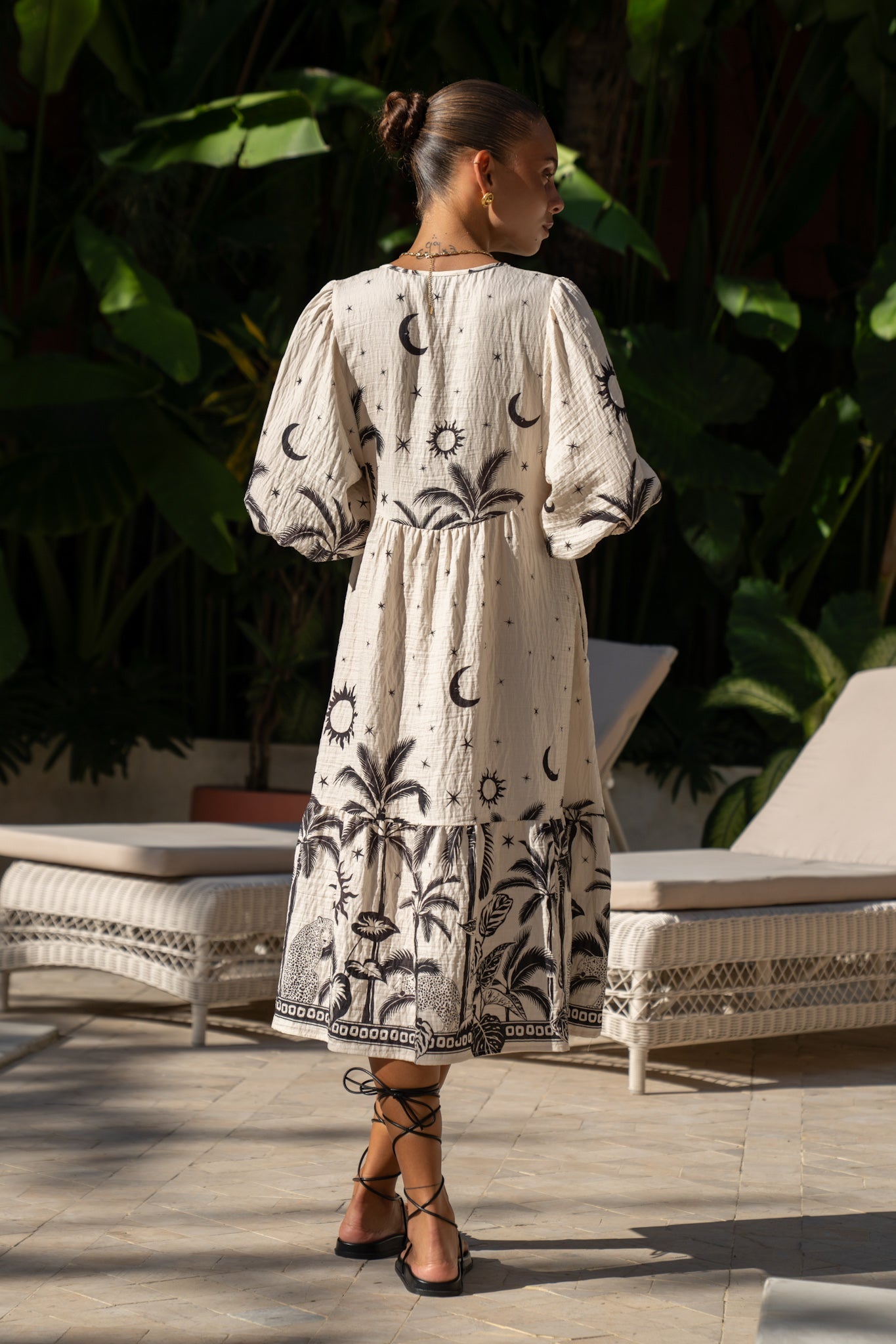 Heychic Savani Black Tropical Volume Sleeve Midi Dress (Beige)