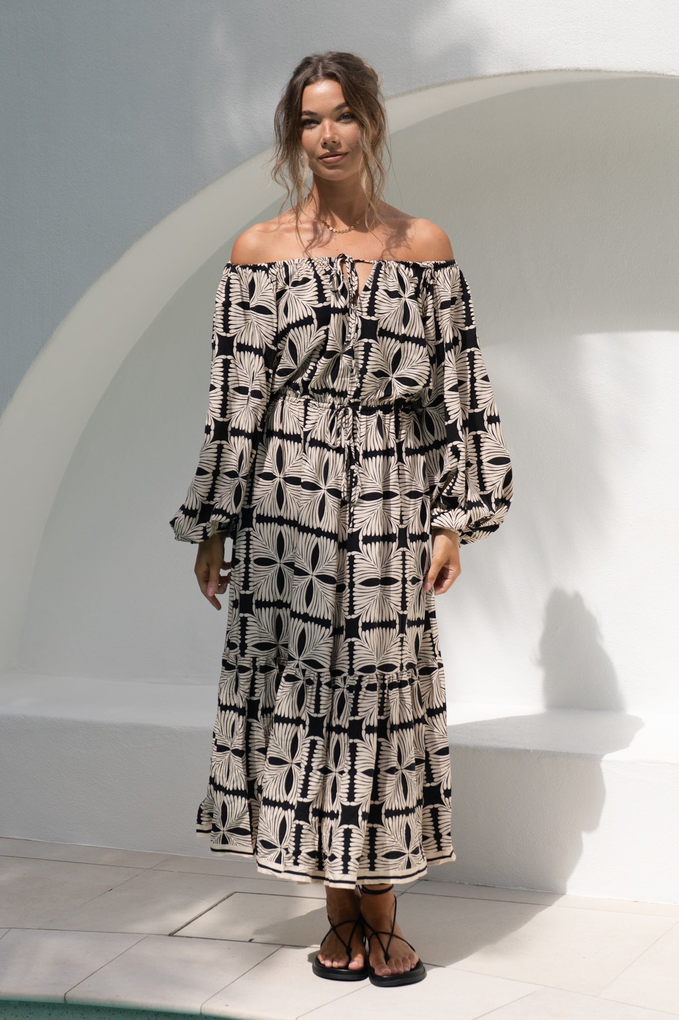 Heychic Soraya Black Abstract Long Sleeve Maxi Dress (Beige)