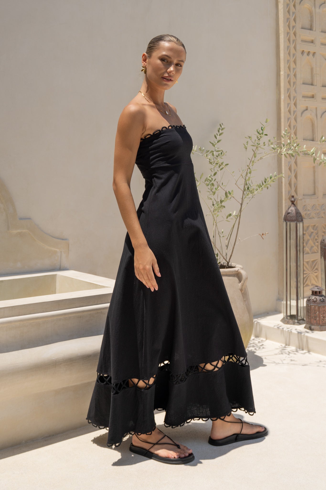 HEYCHIC Isobel Maxi Dress (Black)