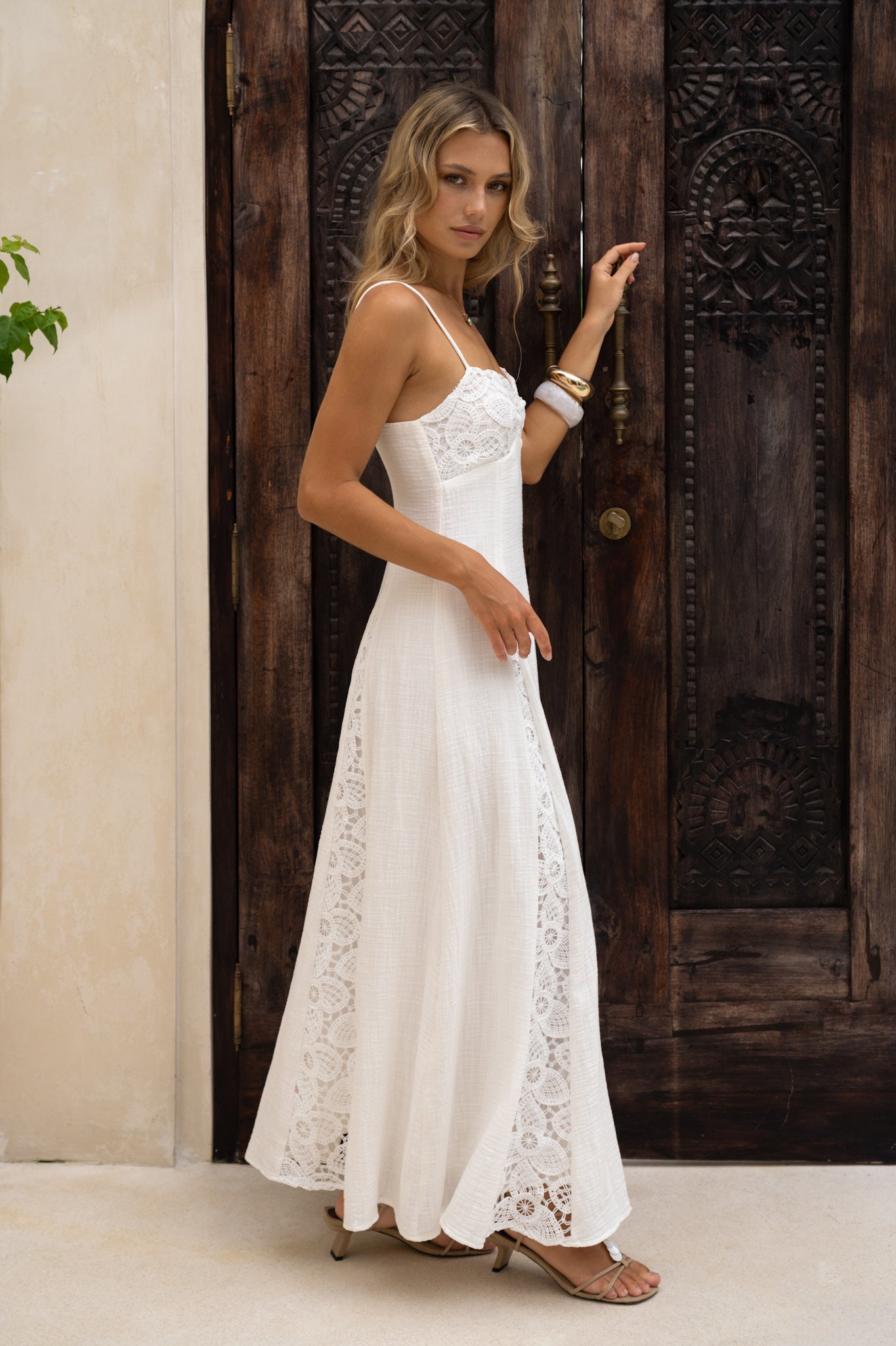 HEYCHIC Miki Sweetheart Lace Maxi Dress (White)