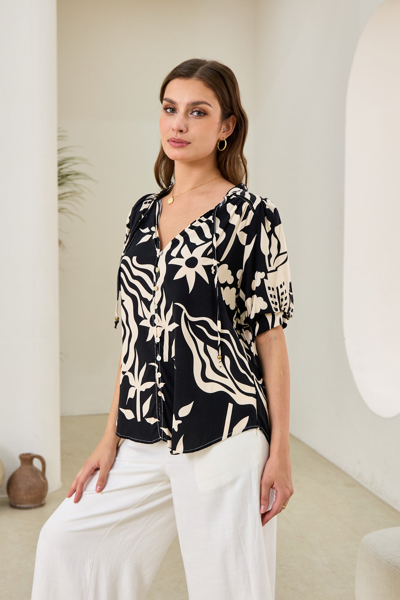 Heychic Cali Abstract Puff Sleeve Top (Black)