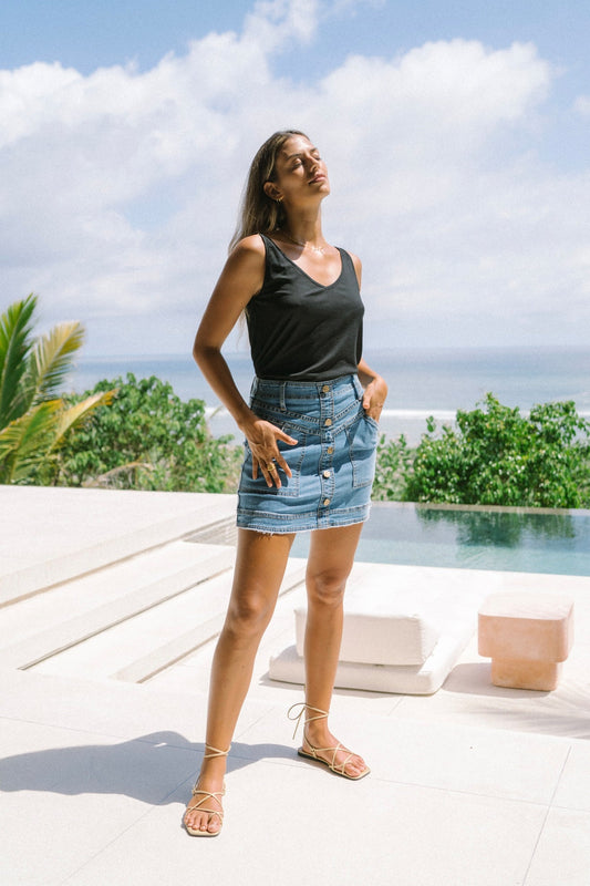 Heychic Ivanna V-Neck Tank Top (Black)