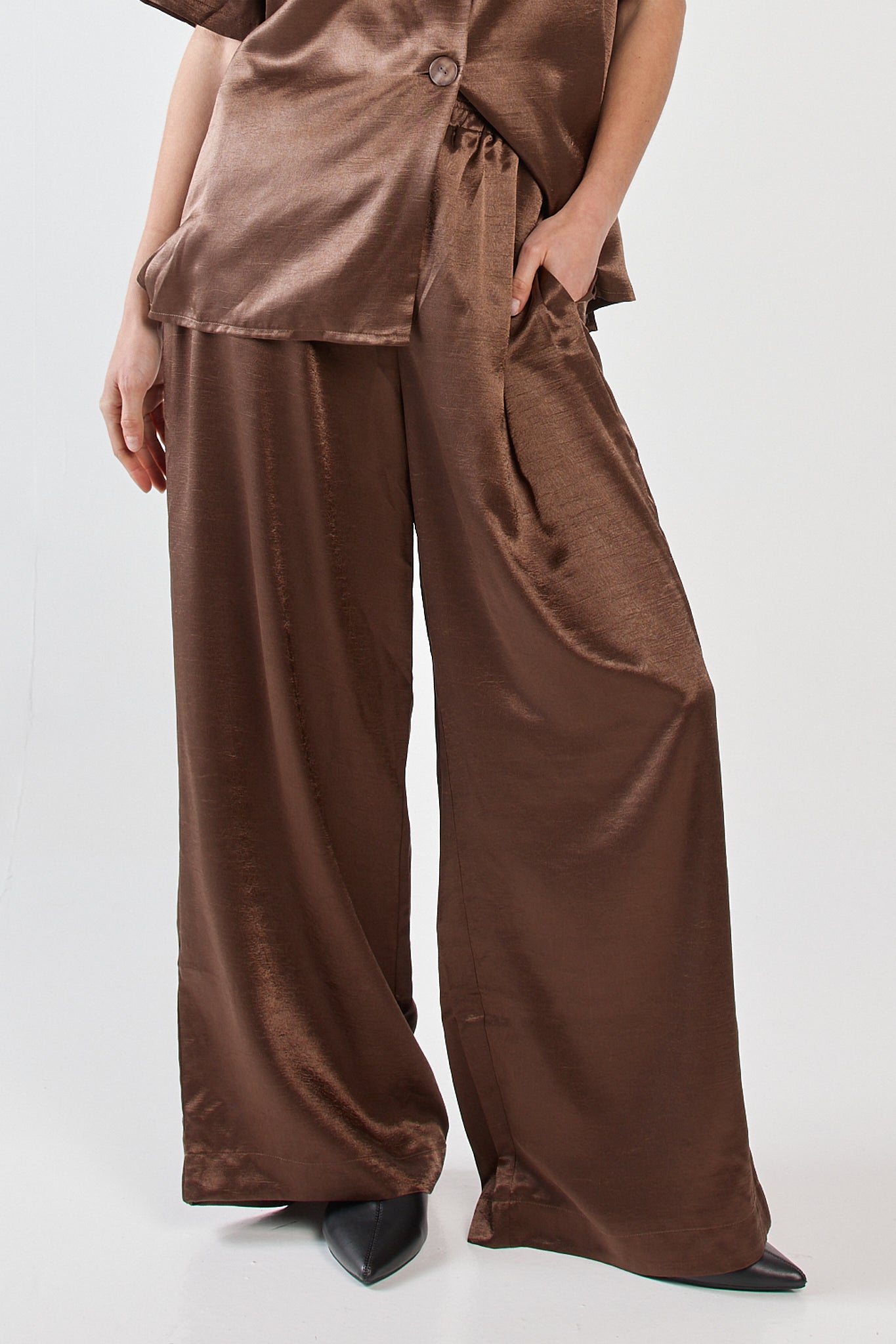Sass Clothing Eddy Crushed Satin Pant (Chocolate)
