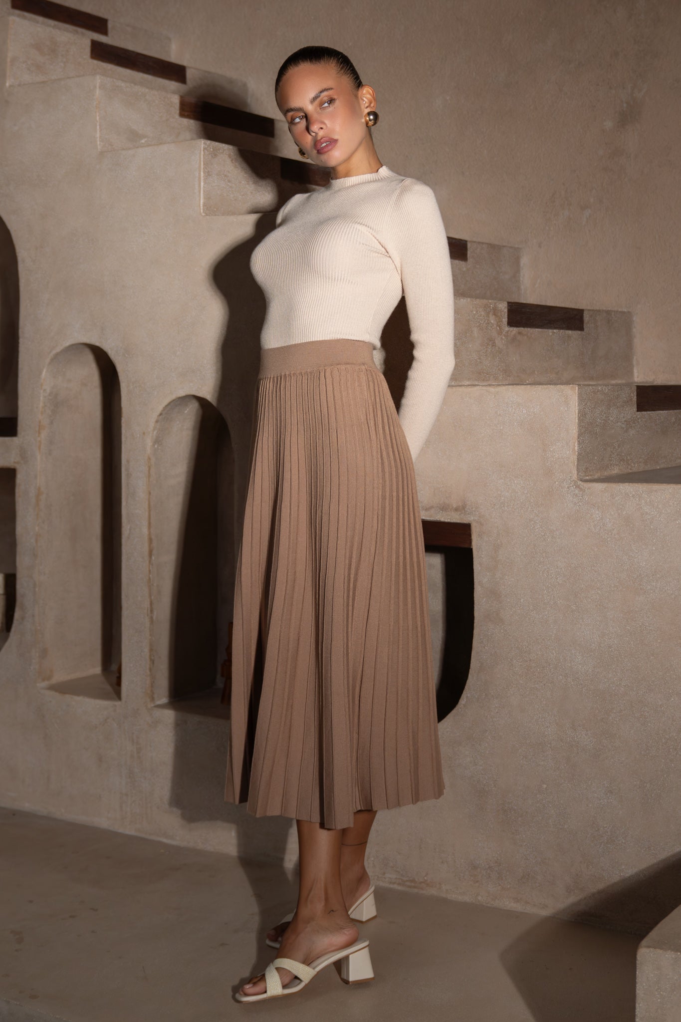 Heychic Hana Pleated Knit Midi Skirt (Brown)