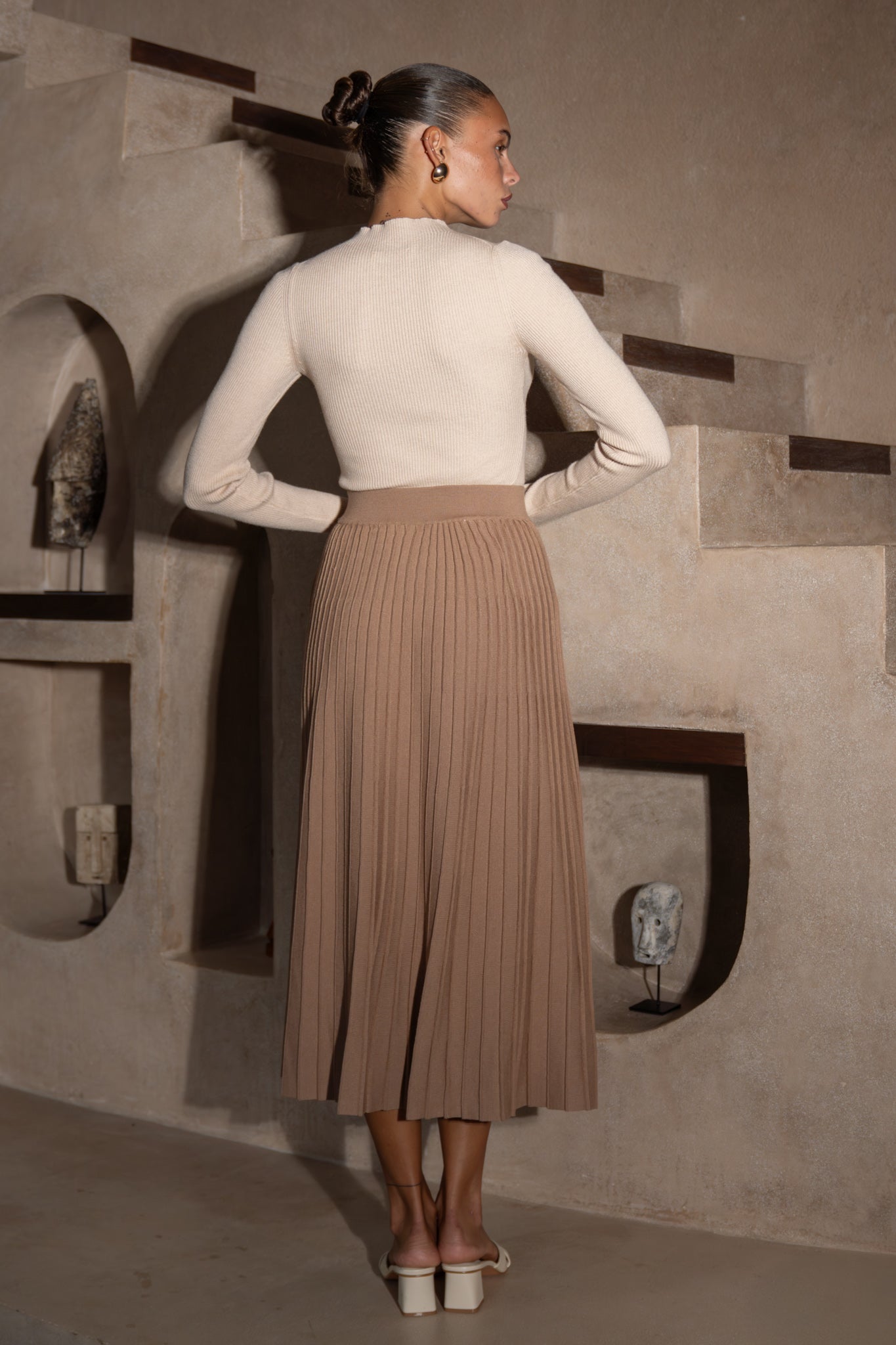 Heychic Hana Pleated Knit Midi Skirt (Brown)