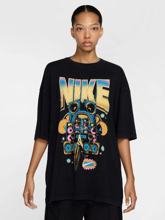 Image of a model wearing Shorts. Productname: Nike Women's Oversized Short-Sleeve T-Shirt in Black colour by brand - Nike