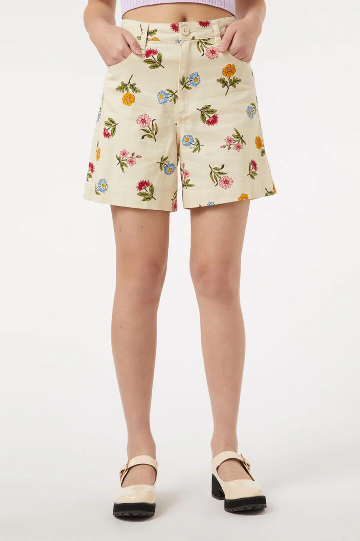 Image of a model wearing Shorts. Productname: Mietta Short in Cream colour by brand - Princess Highway