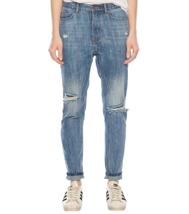 Image of a model wearing Denim. Productname: Women Cropped Jean in Denim colour by brand - Dangerfield