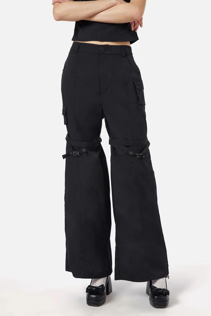 Image of a model wearing Pants. Productname: Doe Pocket Cargo in Black colour by brand - Dangerfield