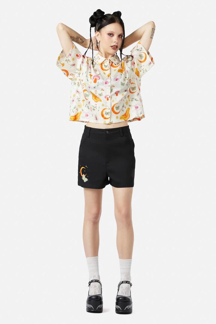 Image of a model wearing Shorts. Productname: Pottering Around Short in Black colour by brand - Black Friday