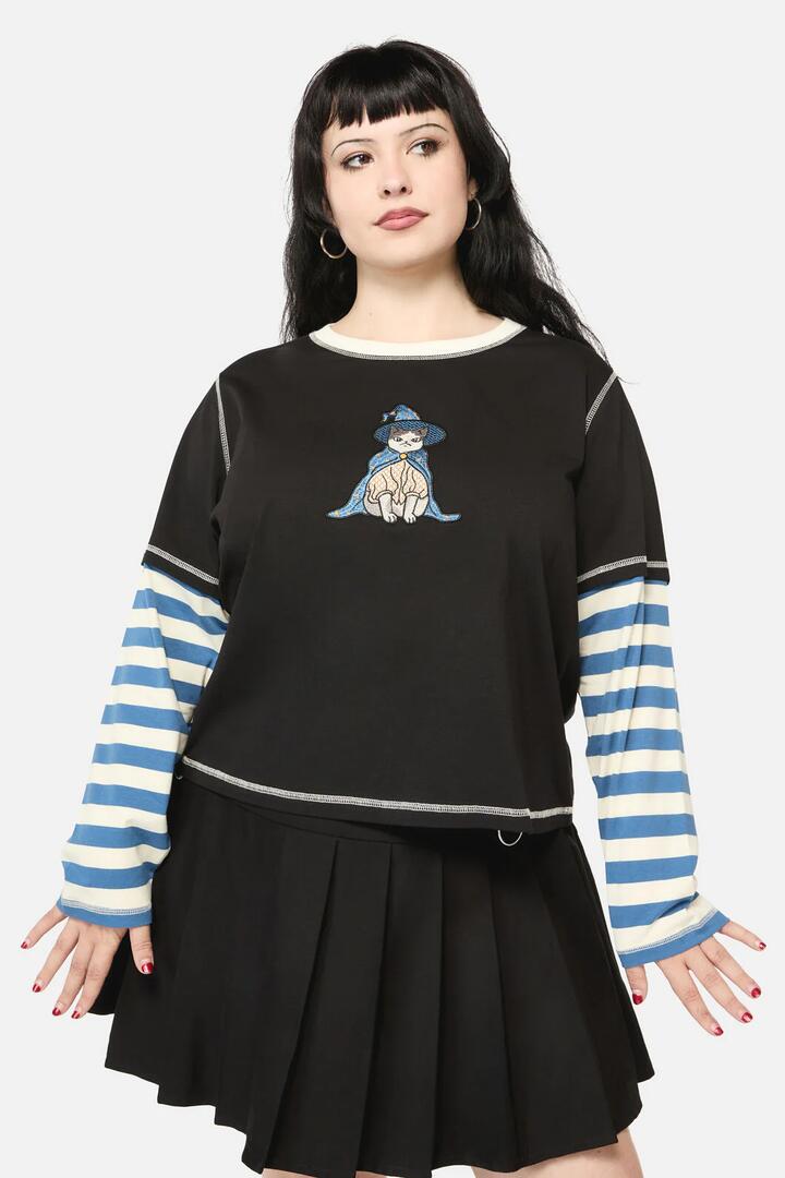 Image of a model wearing Tops. Productname: Curve Iykyk Long Contrast Sleeve Top in Black/Blue colour by brand - Black Friday