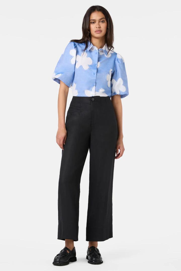 Image of a model wearing Pants. Productname: Peyton Linen Pant in Black colour by brand - Gorman