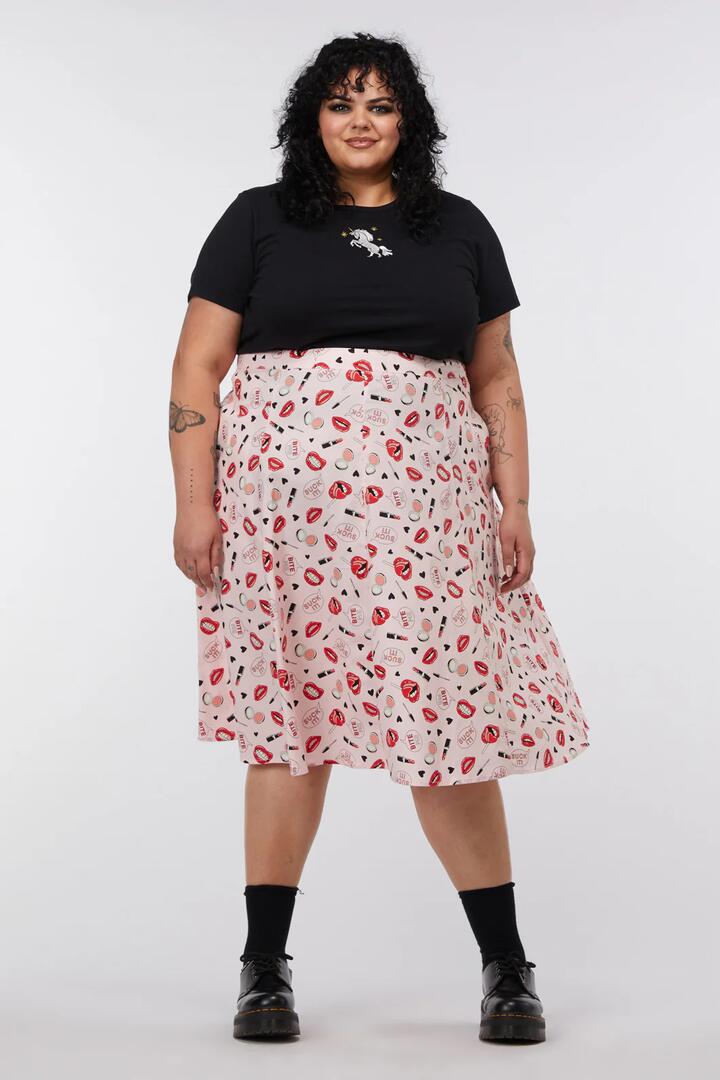 Image of a model wearing Skirts. Product name - Kiss And Makeup Skirt Curve in Pink colour by brand - Revival