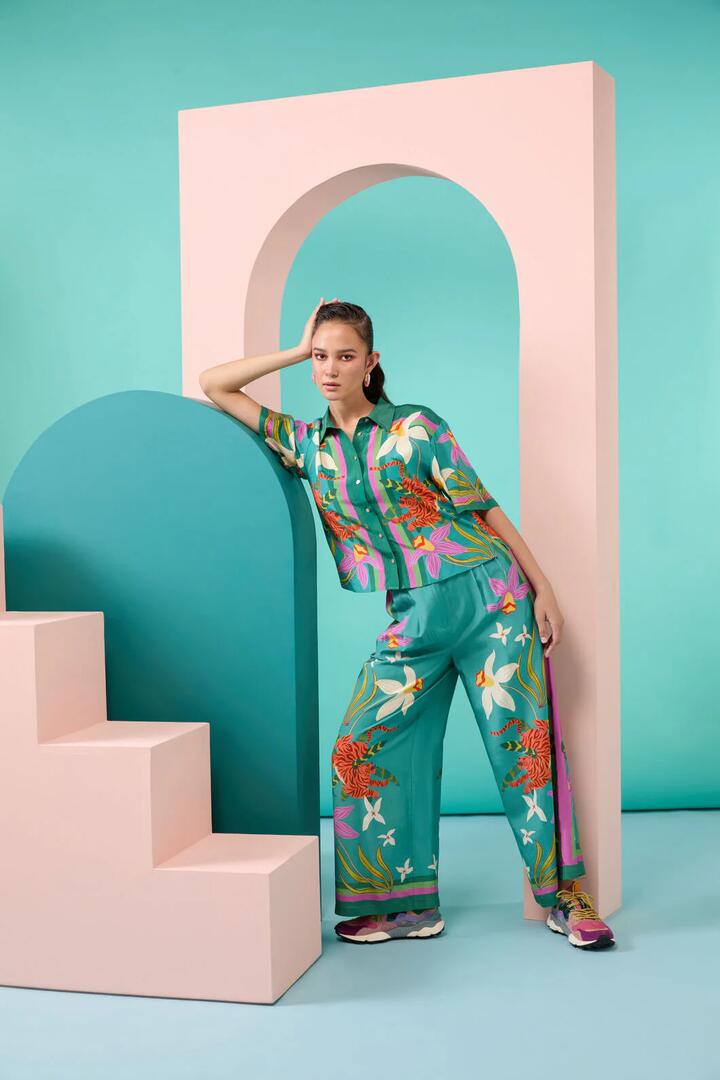 Image of a model wearing Pants. Productname: Dancing PlaymatesPlacementPant in Print colour by brand - Gorman