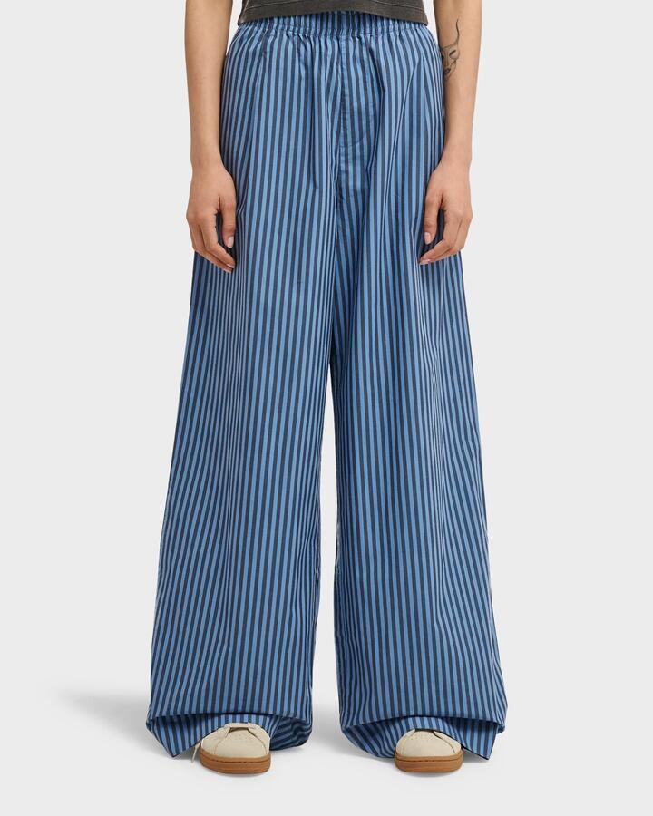 Image of a model wearing Pants. Productname: element - Womens Chillin Pants - Riviera/Offblack - in Riviera/Offblack colour by brand - element