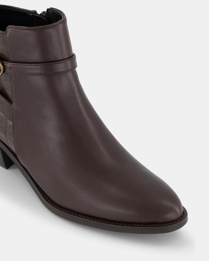 Image of Others. Productname: Bells: Chestnut in Chestnut colour by brand - Novo
