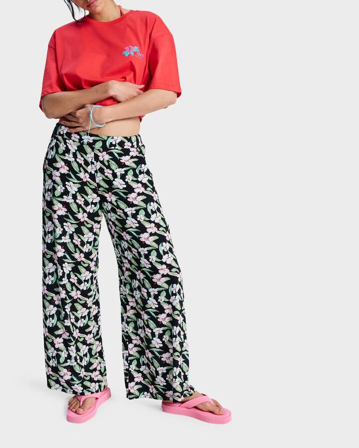 Image of a model wearing Pants. Productname: roxy Womens Midnight Avenue Crepe Pants Anthracite Spring Charming Sma - in Anthracite Spring Charming Sma colour by brand - Roxy