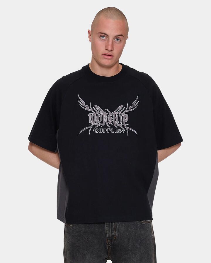 Image of T-Shirts. Productname: worship Mens Trudge Cropped Raglan T-Shirt Black - in Black colour by brand - Worship