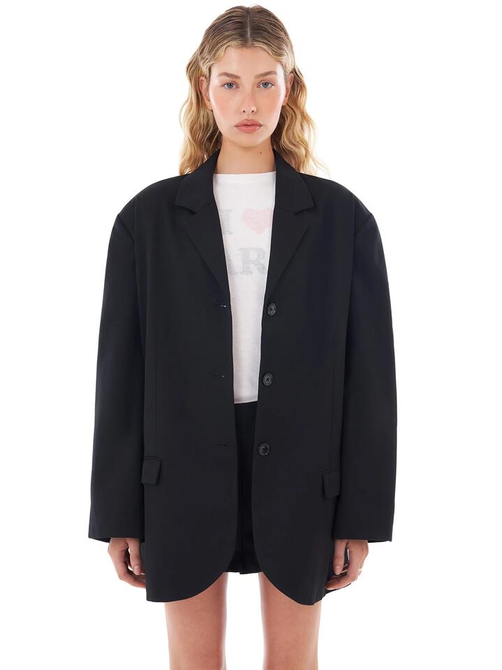Image of a model wearing Outerwear. Productname: Felle Essential Blazer in Black colour by brand - Felle