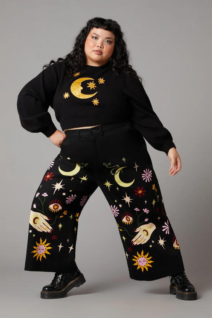 Image of a model wearing Pants. Productname: Curve Palmisty Pant in Black colour by brand - Black Friday