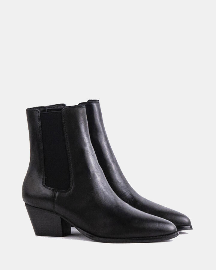 Image of Boots. Product name - Li-grimsby Black Leather in Black Leather colour by brand - Novo