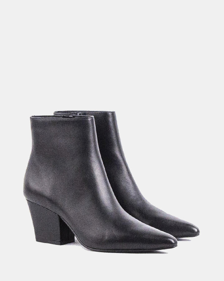 Image of Boots. Product name - Li-maisie Black Leather in Black Leather colour by brand - Novo