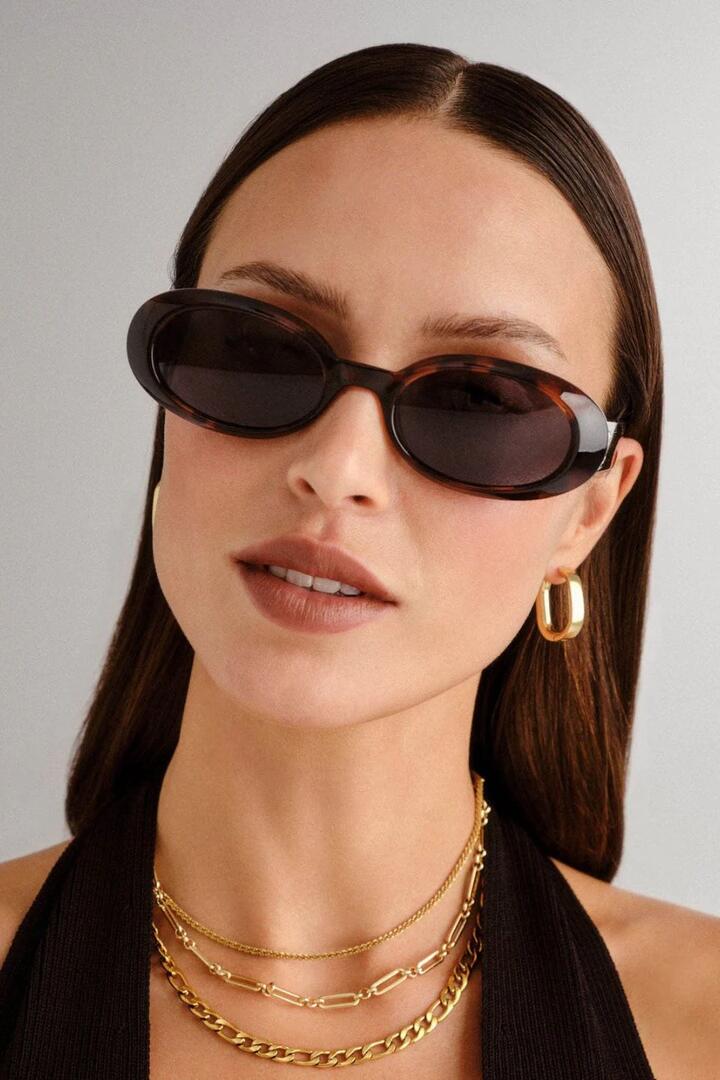 Image of Sunglasses. Product name - Work It Dark Tort Round Polarized Sunglasses in colour by brand - Le Specs