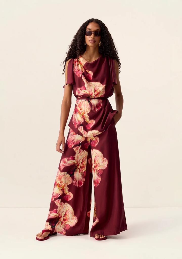 Image of a model wearing Tops. Productname: Iris Top in Print colour by brand - MOS The Label