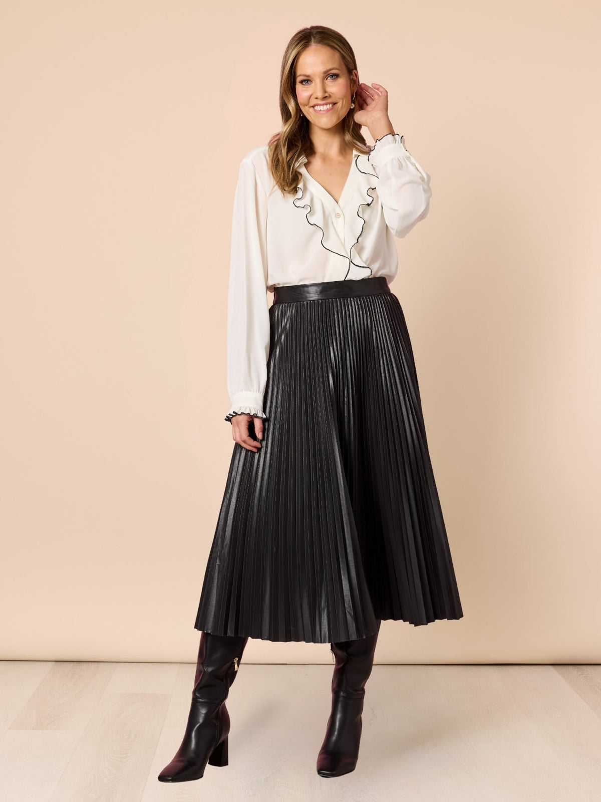 Hammock & Vine Florence Pleat Skirt (Black)