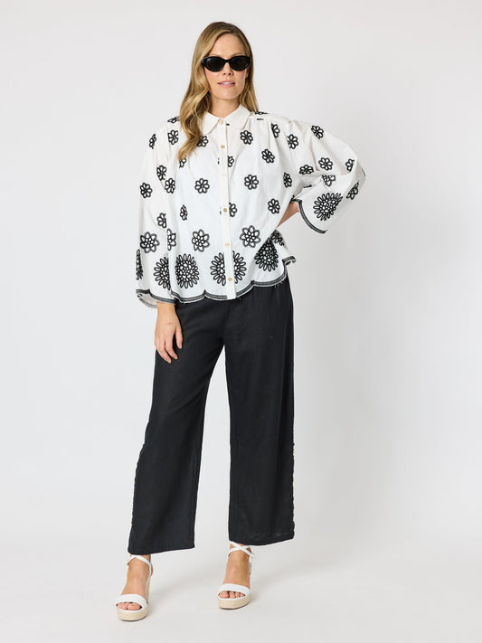 Hammock & Vine Paloma Embroidered Scalloped Shirt (White/Black)
