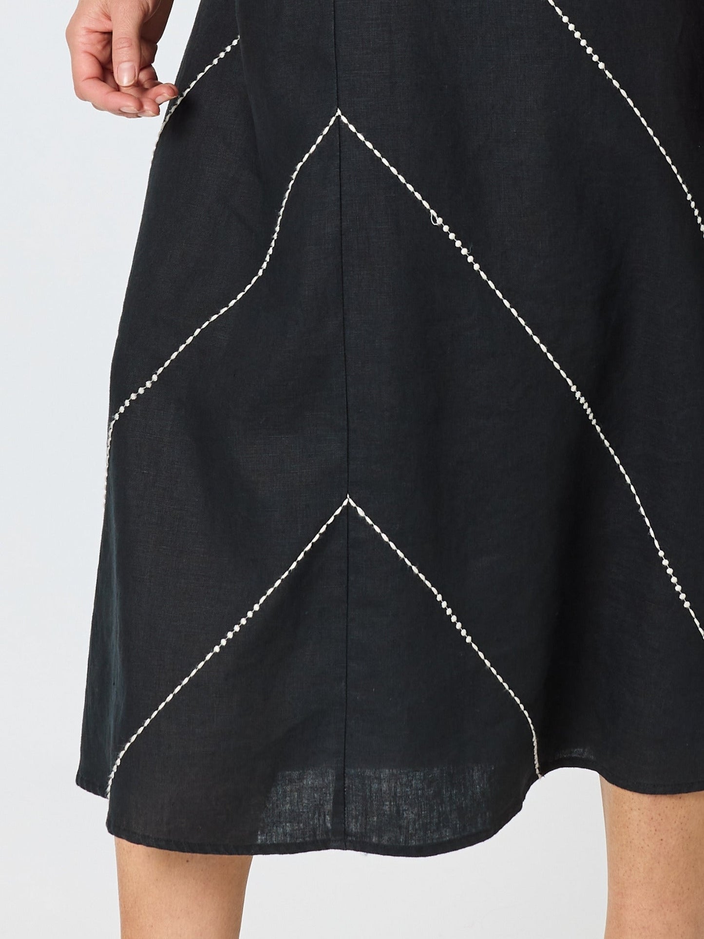 Hammock & Vine Haven Chevron Stitch Linen Dress (Black/White)