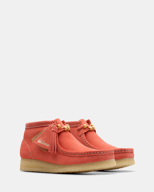 Wallabee Boot. (w) Coral Suede