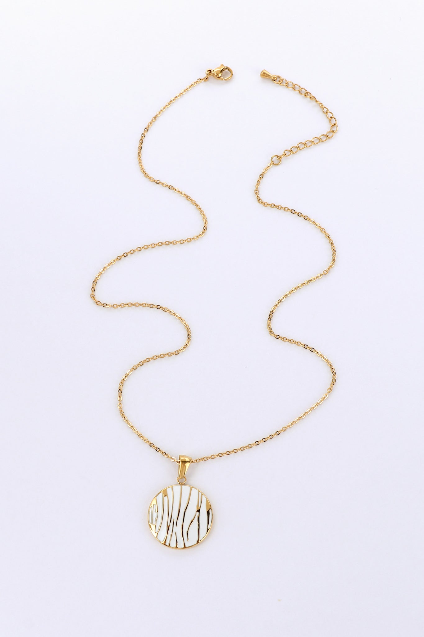 Heychic Kaya Pendant Necklace (Gold)