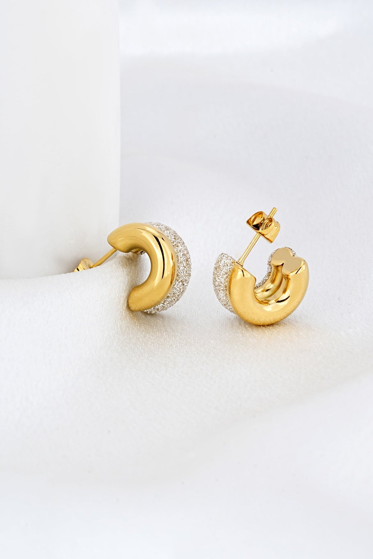 HEYCHIC Melina Hoop Earrings (Gold)
