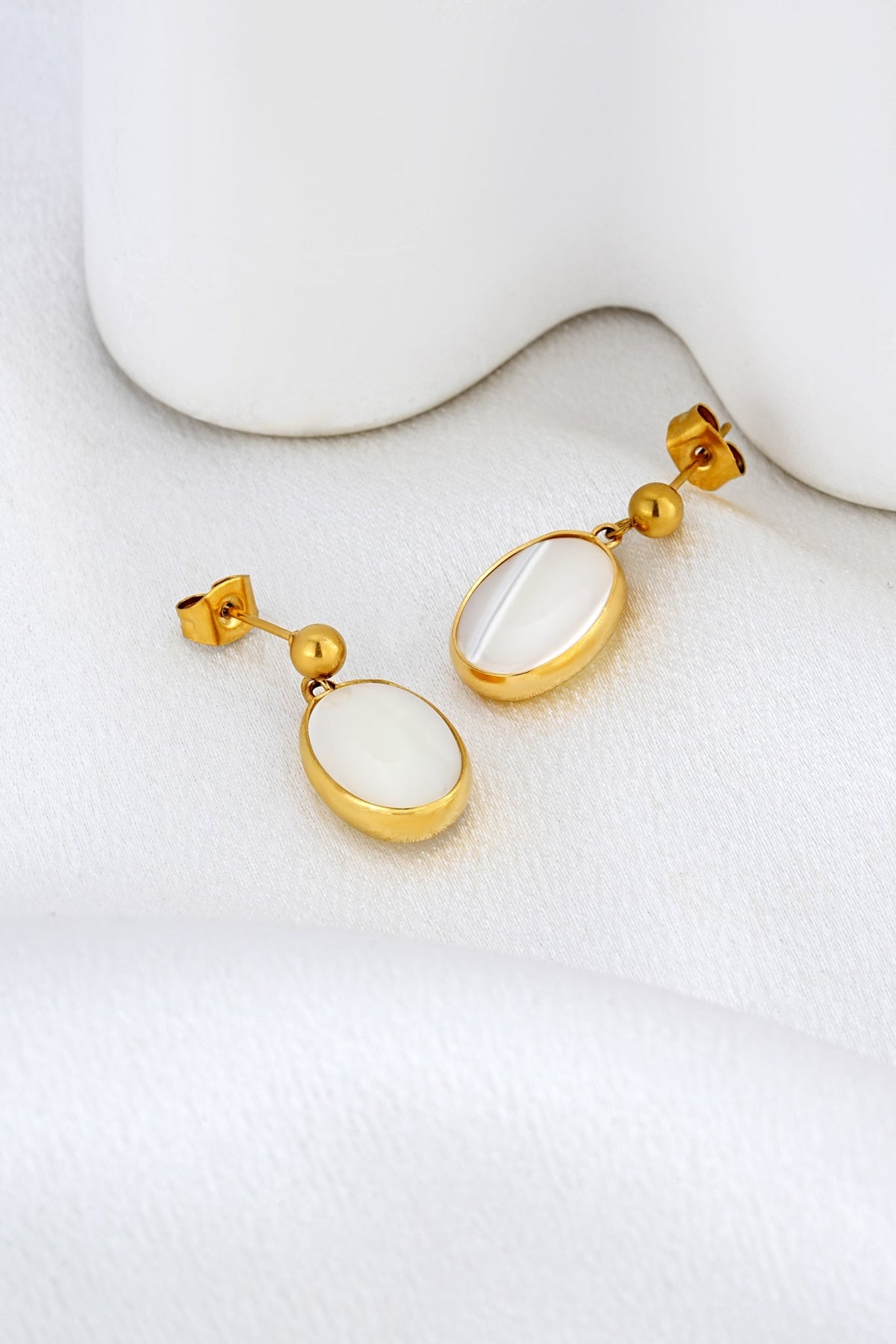 HEYCHIC Ondine Shell Earrings (Gold)