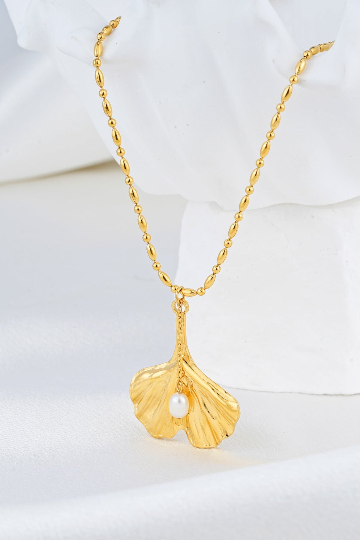 HEYCHIC Orla Leaf Necklace (Gold)