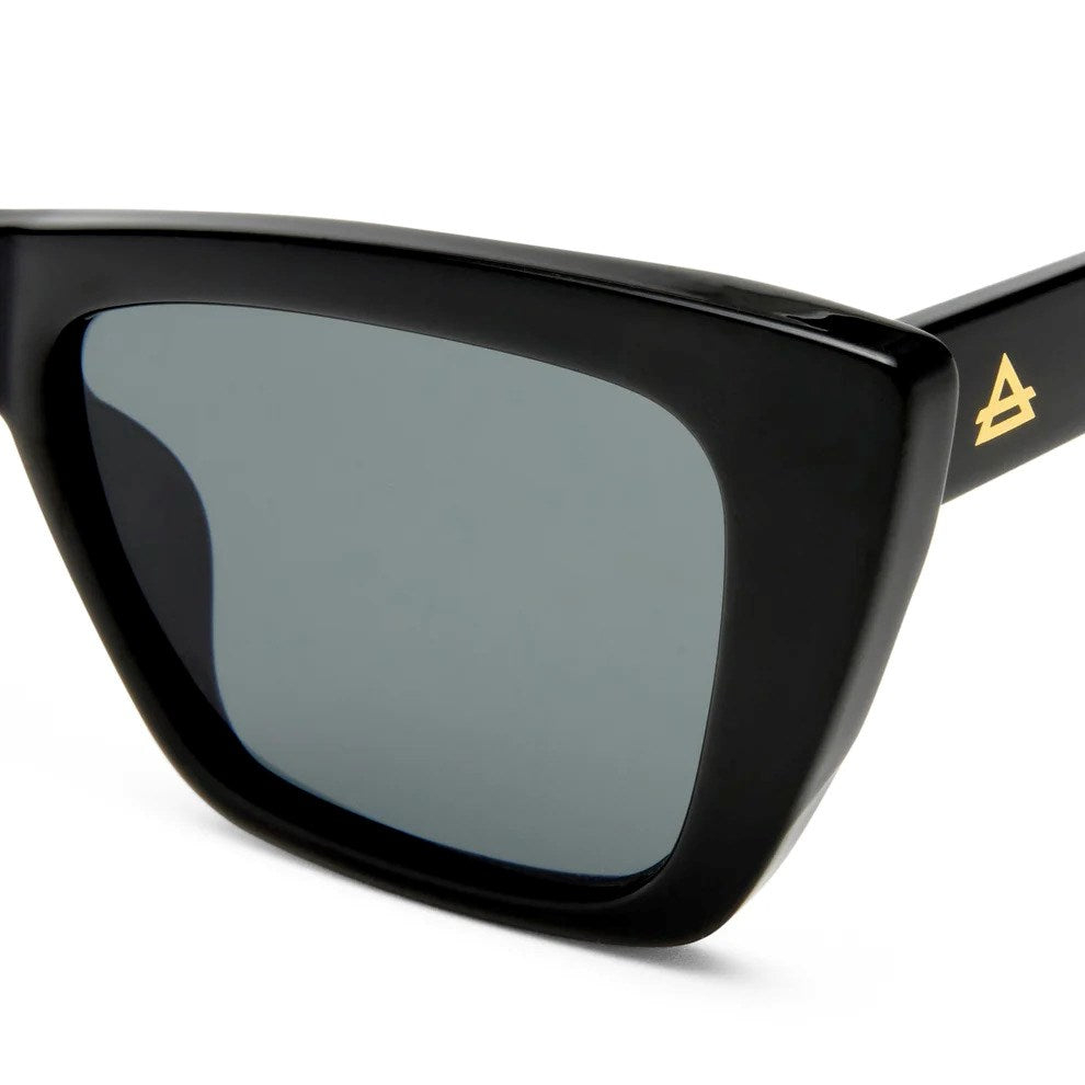 Sass Clothing Solstice (Black)