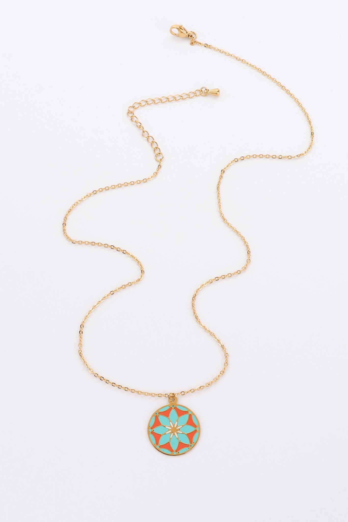 Heychic Amari Floral Pendant Necklace (Gold)