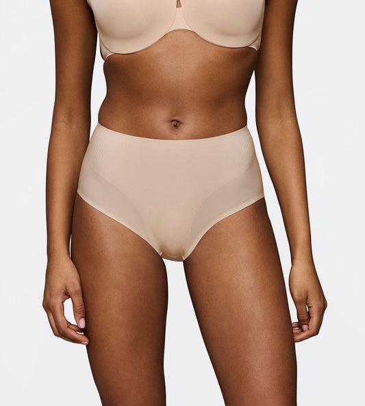 Triumph Body Make Up Illusion Curve Maxi Brief (Nude Beige)
