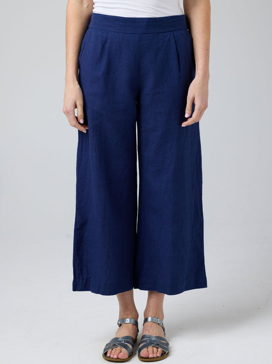 Image of a model wearing Pants. Product name - CAKE HAYLEY LINEN PANT in Green colour by brand - Cake