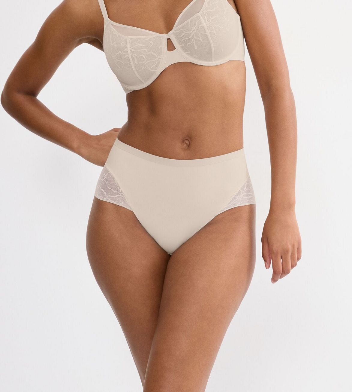 Triumph Comfort Contour Maxi Brief (Nude Beige)