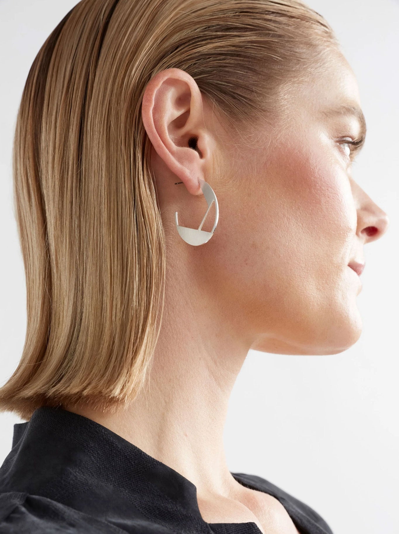 ELK NURI HOOP EARRING (Black)