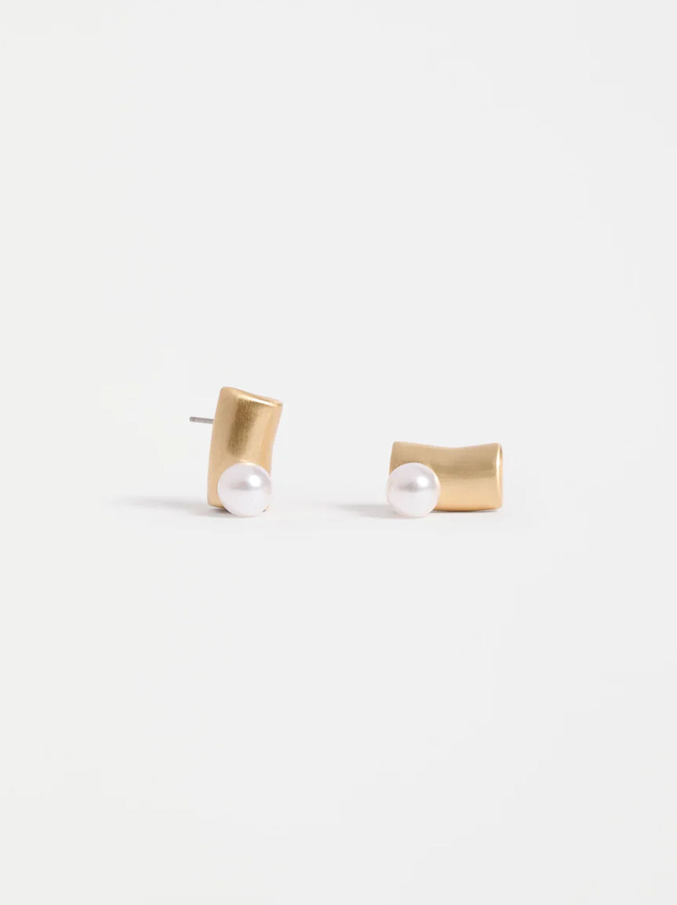 Elk Ahas Stud Earring (Gold)