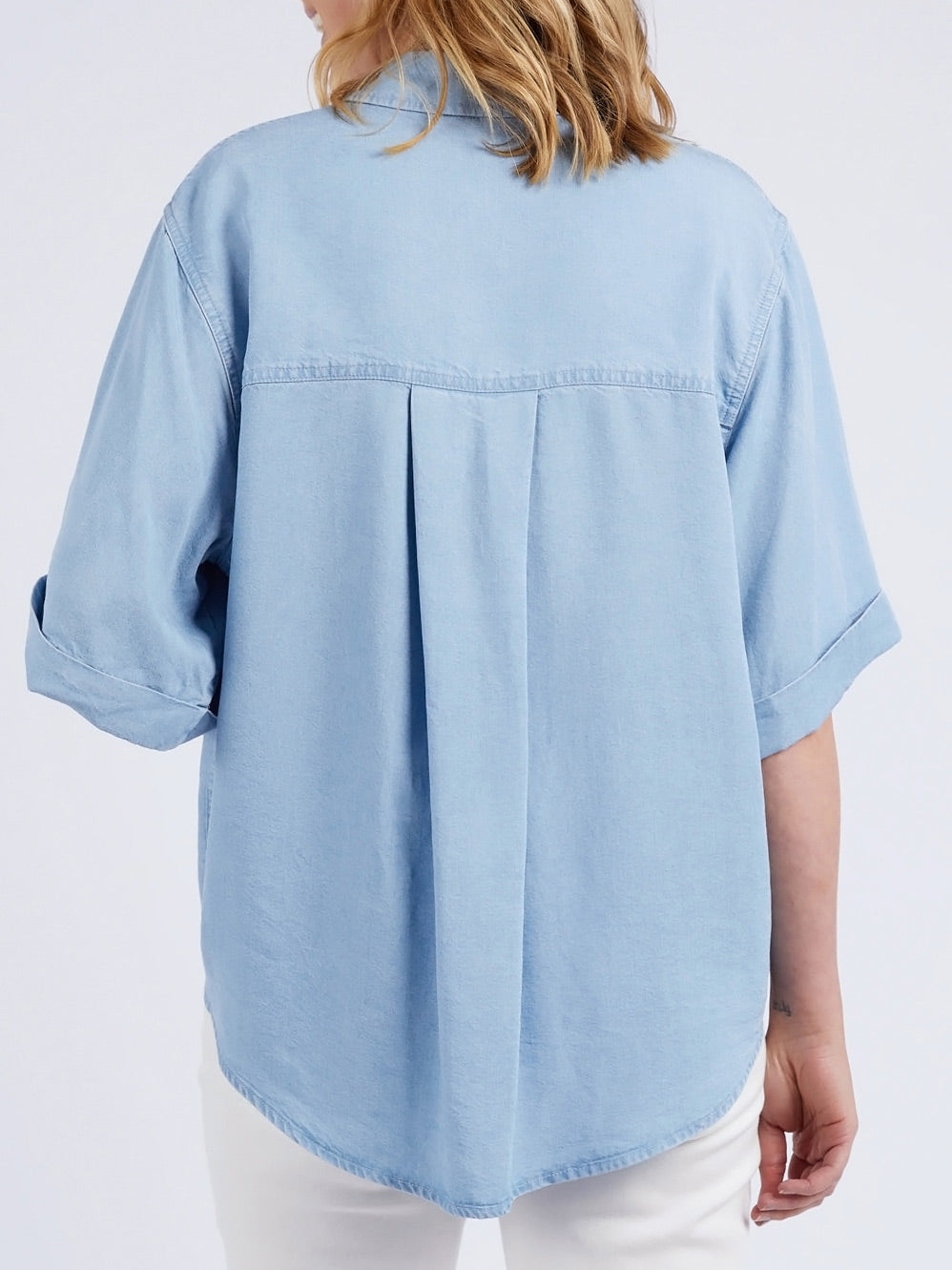 ELM BLISSFUL CHAMBRAY SHORT SLEEVE SHIRT (Blue)