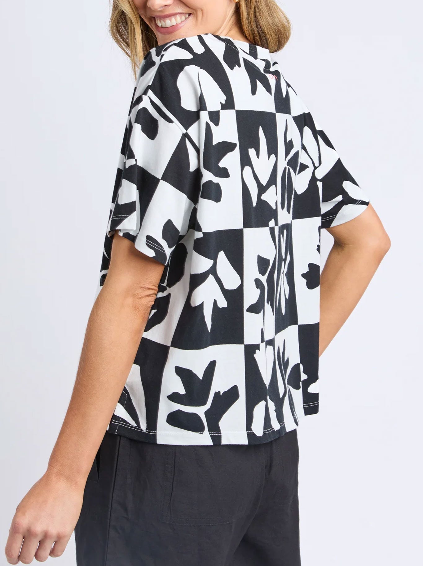 ELM SPLICE TEE (Black White)