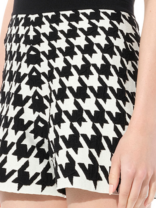 ALEXANDER MCQUEEN Dogtooth Shorts (White)