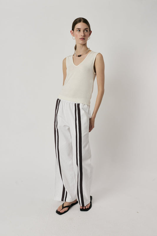 Giliann Adela Pant (White)