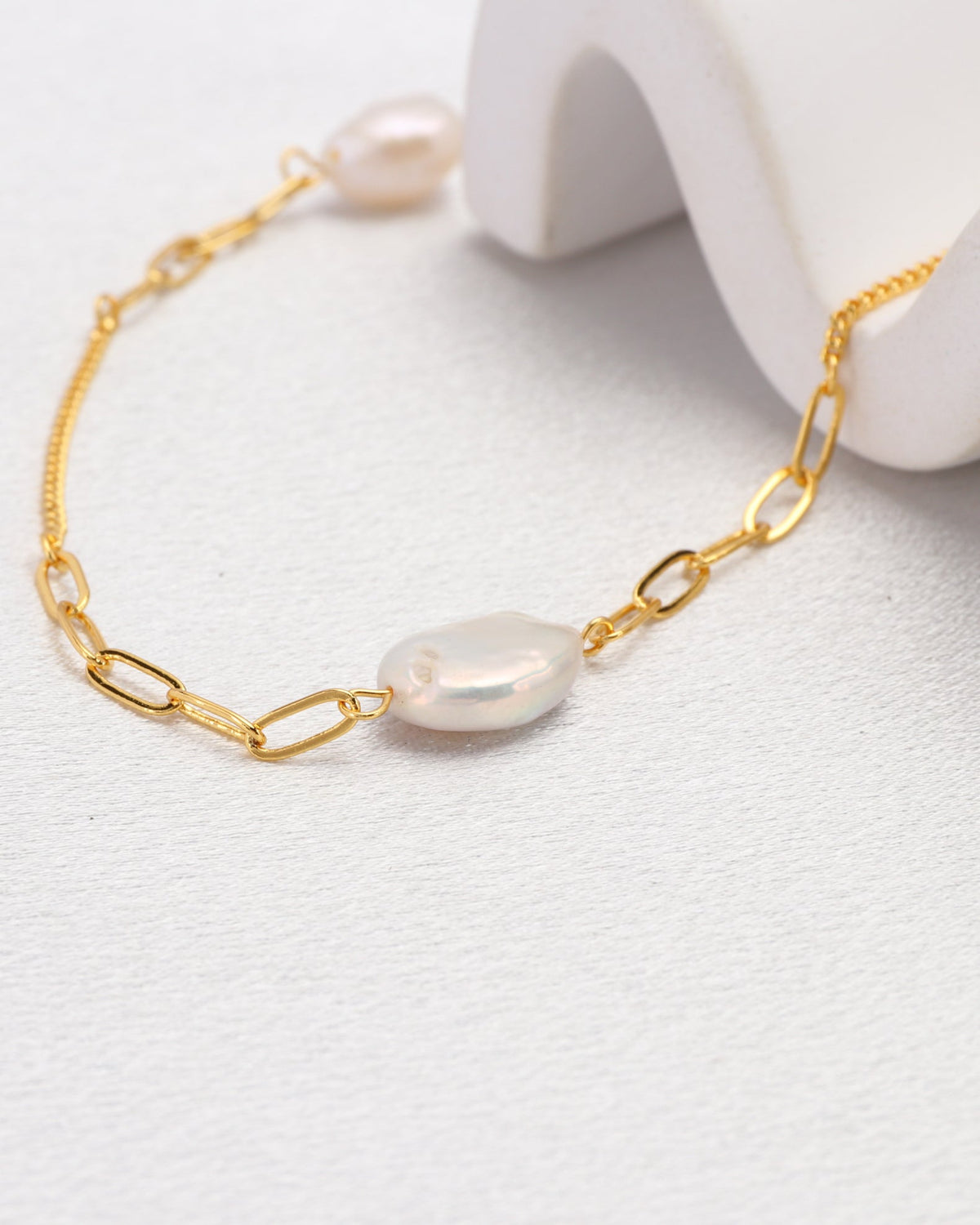 Heychic Perrie Pearl Chain Bracelet (Gold)